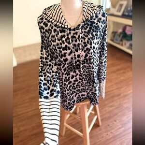 🆕🖤SEW IN LOVE: BLACK Cheetah L/S Top w/Striped Hood LARGE